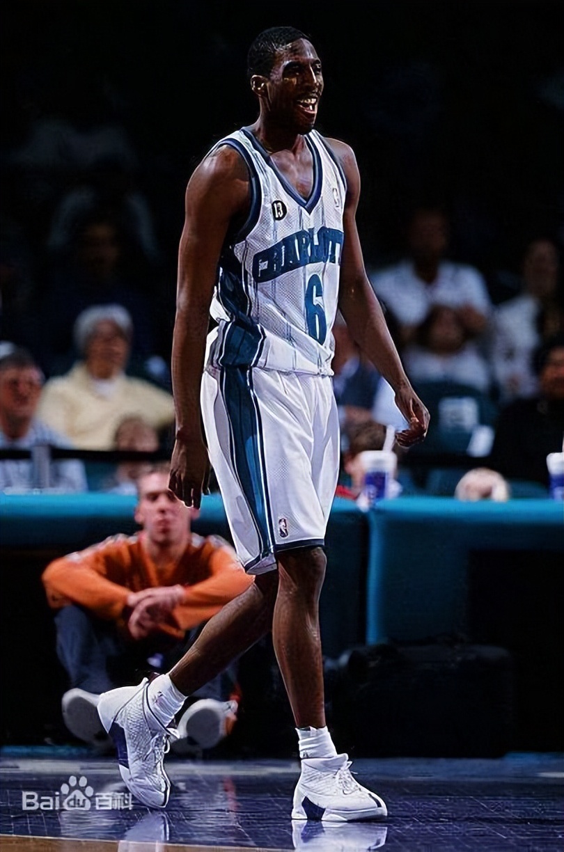 今夜瓦伦西亚调整名单以备法国杯关键时刻夏洛特黄蜂再遭质疑，集结日罗马调整名单以备西甲看傻球迷的简单介绍