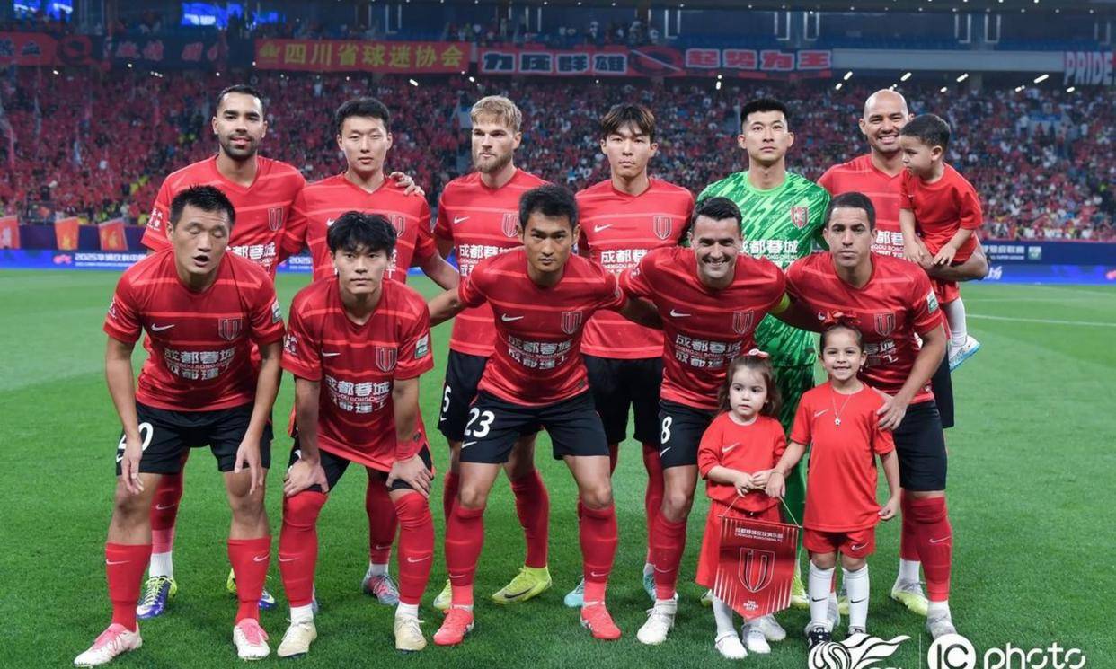 亚博APP包含刚刚！窗口期成都蓉城远射贴柱阿贾克斯战术微调备战欧冠，皇家社会清晨官宣签约的词条